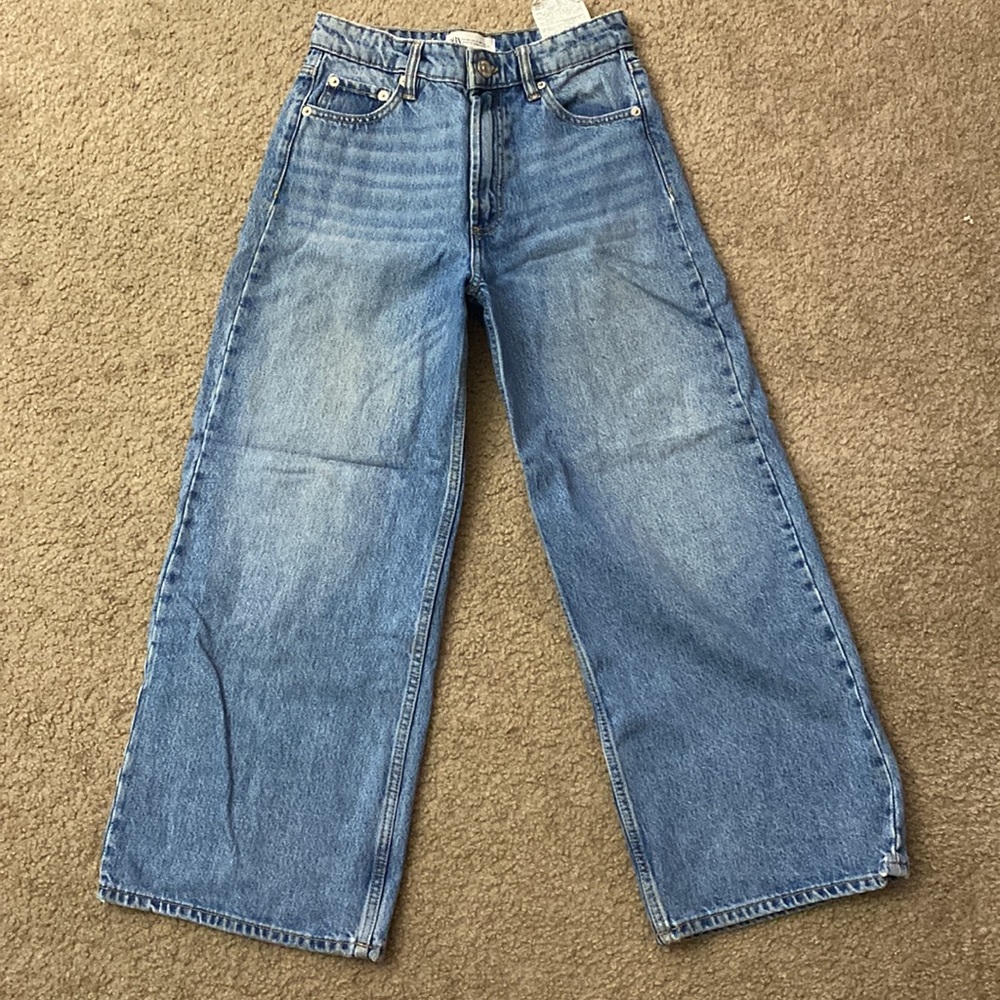 Zara women’s high rise wide leg cropped jeans medium blue wash